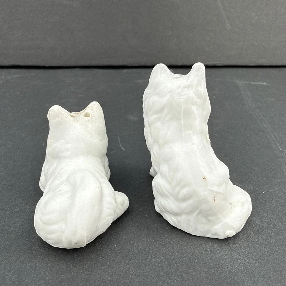 Vtg 2 Mini White Persian Cat Salt & Pepper Shakers Ceramic Kitty Figurines